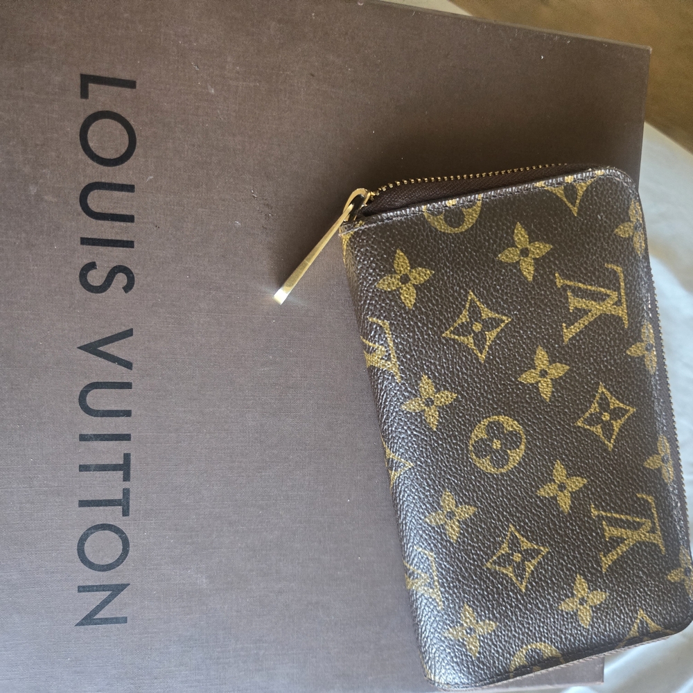 Louis Vuitton Key & Card Holder in Brown and Gold Monogram
